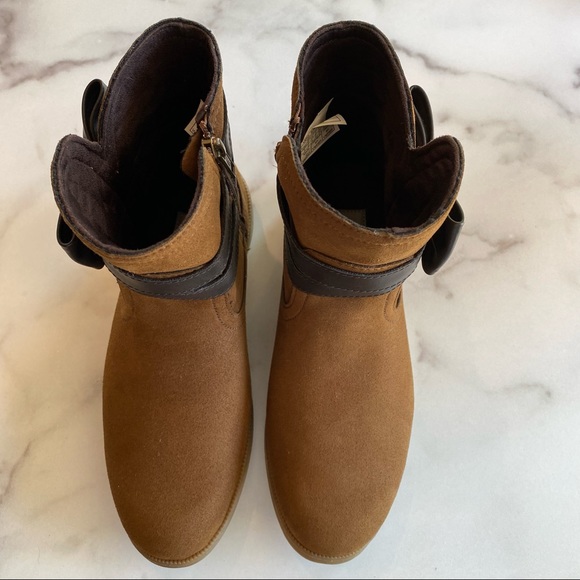 UGG Cognac Joanie Bow Faux Leather Bootie Kids Size 5 Womens Size 7 - Picture 12 of 16